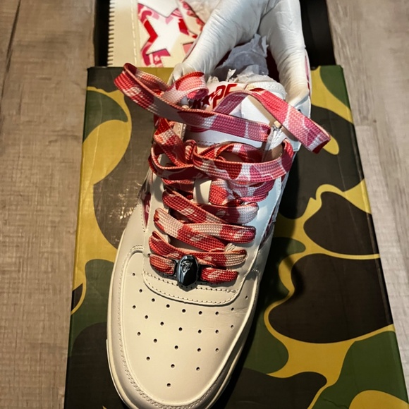 pink and camo bapestas main image 5